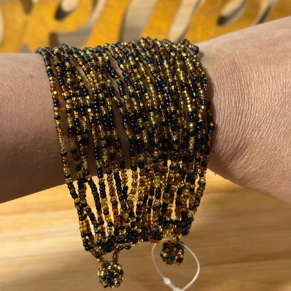 Mexican Handmade  Beaded Bracelet in Brown, Black and Gold 71/4 in Chaquira